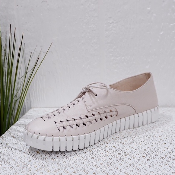 Anthropologie Shoes - SILENT D ANTHROPOLOGIE LEATHER HUBERT SNEAKERS ✨ LIKE NEW